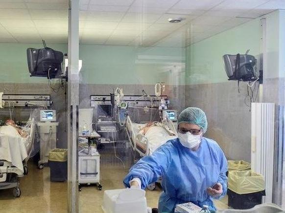 İtalya'da son 24 saatte 6 bin 596 yeni vaka