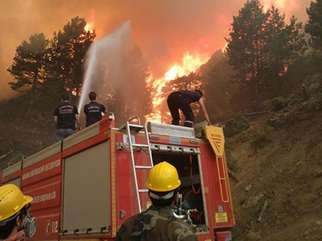 Bakan Pakdemirli: 5 ilde 13 orman yangınını kontrol altına alma çalışması devam ediyor