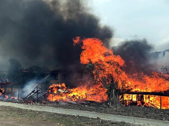 Bolu'da bir evde başlayan yangın, 3 ev ve 3 ahıra sıçradı