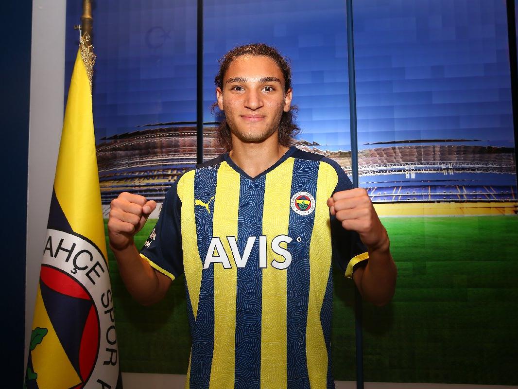Fenerbahçe, Emir Ortakaya'yı transfer etti