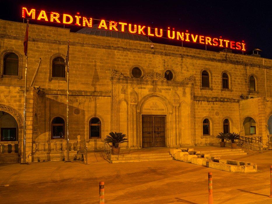 Üniversite yasağı deldi: Adrese teslim ilan