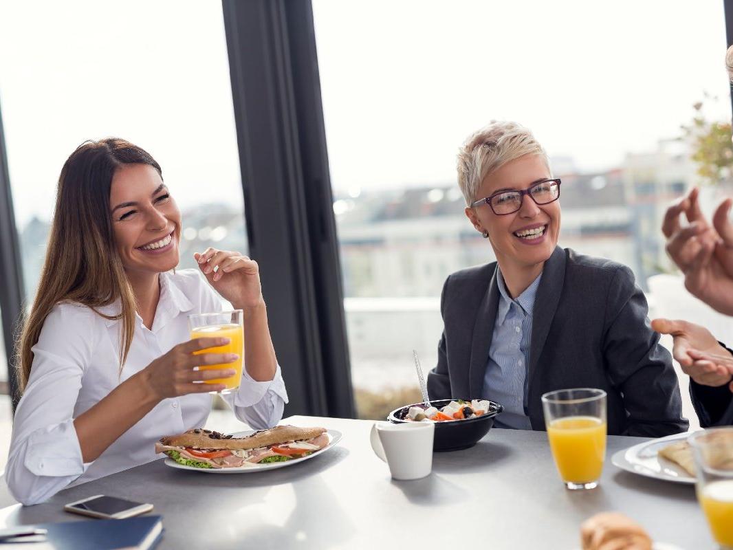 Dev şirketlerden ofise geri dönüş için yemek teşviki: Ücretsiz kahvaltı, öğle yemeği ve dondurma