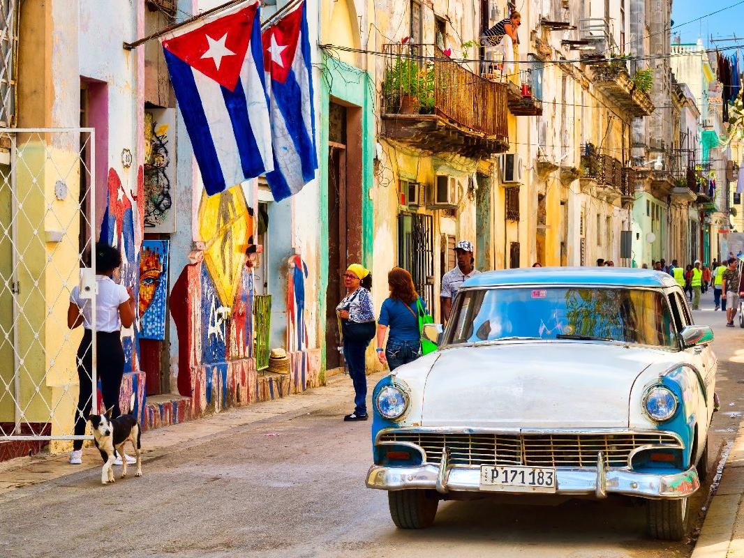 Küba'da küçük ve orta ölçekli özel işletmelere izin verilecek