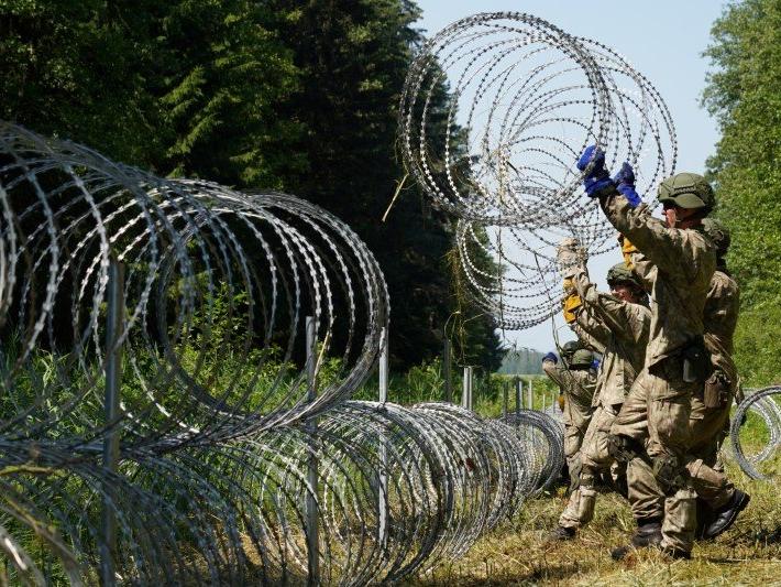 Litvanya’dan düzensiz göçmenlere karşı sınıra telden duvar örecek