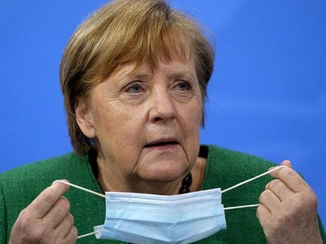 Merkel duyurdu! Almanya'da corona testleri ücretli oluyor