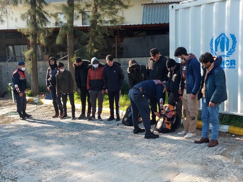 İzmir'de 48 mülteci yakalandı