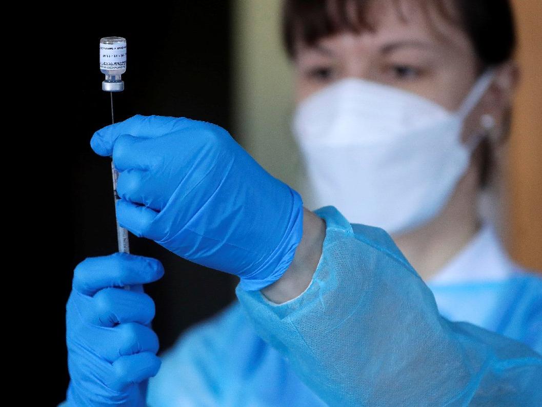 Polonya'da aşılamaya katılım düştü: Hükümet çareyi aşıları satmakta buldu