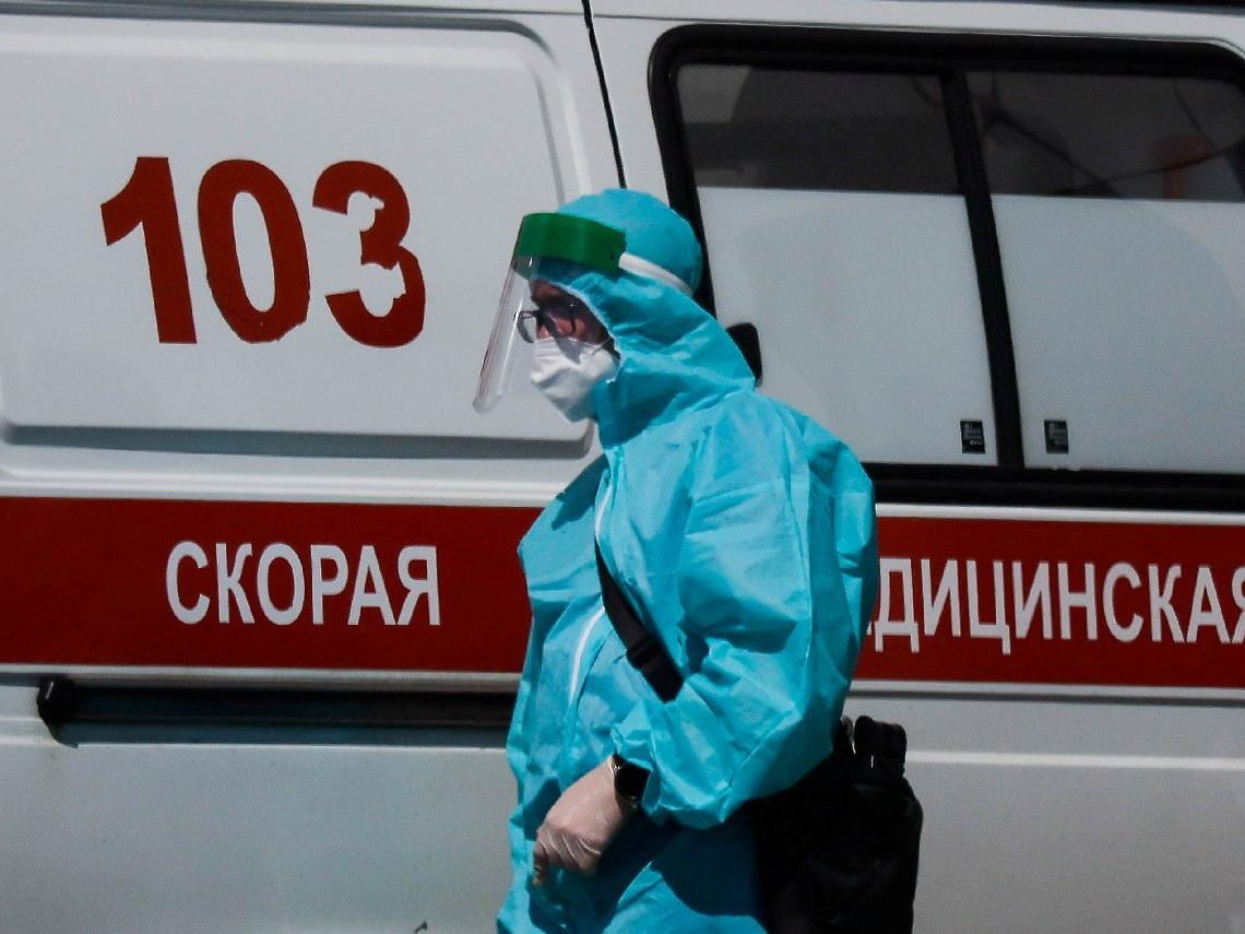 Rusya'da salgında yeni rekor: Son 24 saatte 815 can kaybı