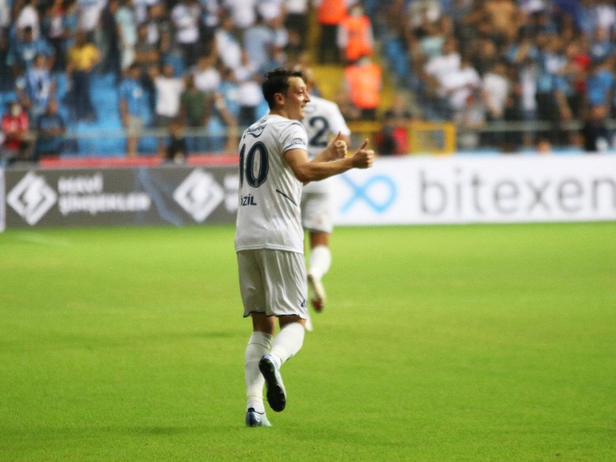 Sosyal medyada Mesut Özil çılgınlığı! Hem sezonun hem kendinin ilk golünü attı