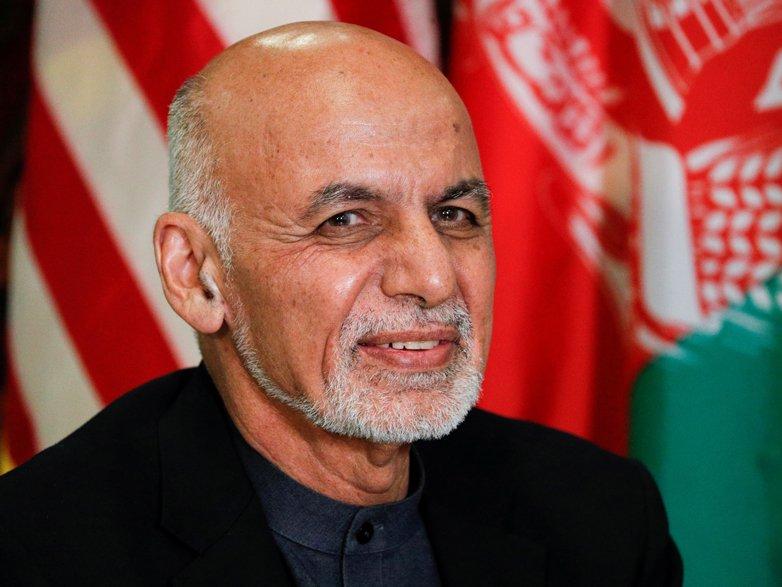 Afganistan'dan kaçan cumhurbaşkanıyla ilgili çarpıcı iddia: Para dolu otomobillerle gitti