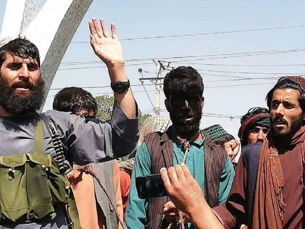 Afganistan sokaklarında Taliban etkisi: Hırsızların boynuna ilmik bağlayıp gezdirdiler