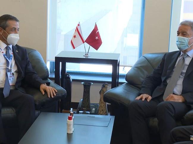 Bakan Akar, KKTC Dışişleri Bakanı Ertuğruloğlu ile görüştü