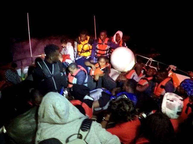 Bodrum açıklarında Yunanistan'ın Türk kara sularına ittiği 36 göçmen kurtarıldı