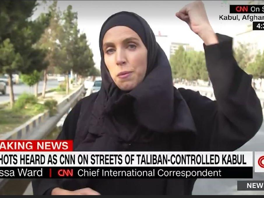 CNN muhabiri Afganistan'da ucuz kurtulmuş: Tabancayla vuracaklardı