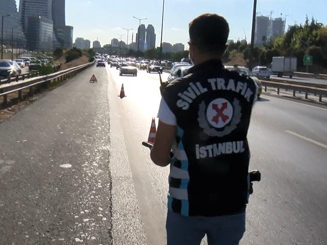 İstanbul'da çakar ve emniyet şeridi denetimi! İhlal edenlere ceza yağdı