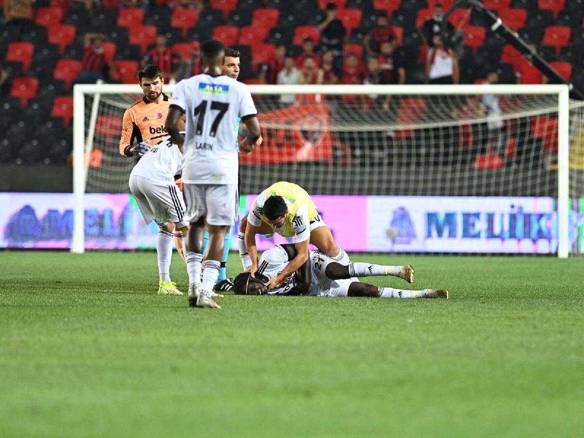 Gaziantep maçında fenalaşan Beşiktaşlı N'Sakala'nın son durumu