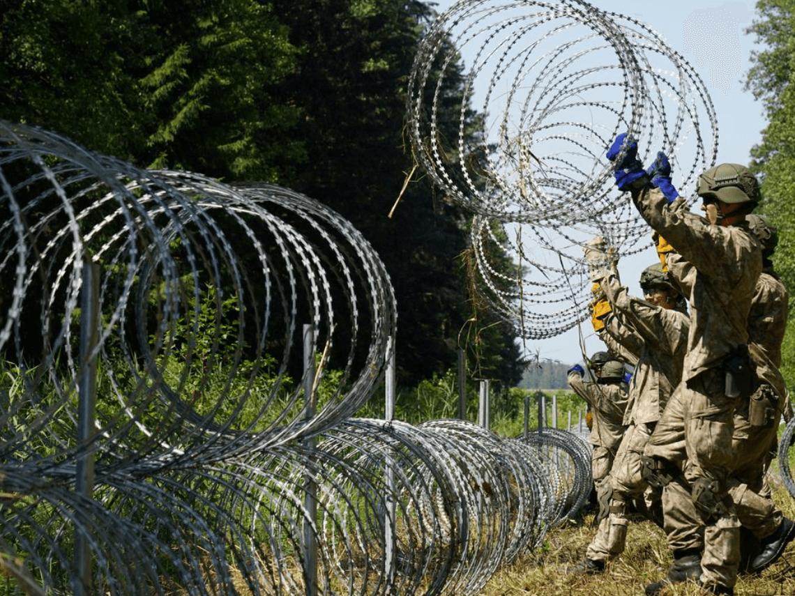 Polonya'dan sınırlara çit önlemi