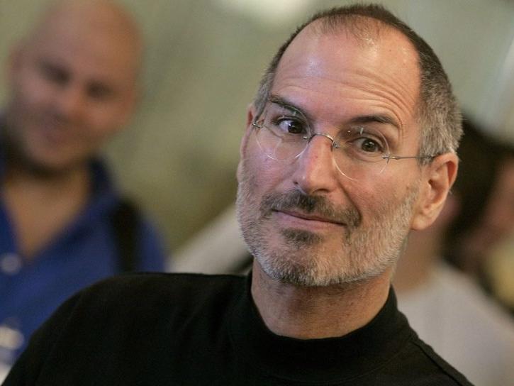 Steve Jobs imzalı bilgisayar kılavuzu 800 bin dolara satıldı