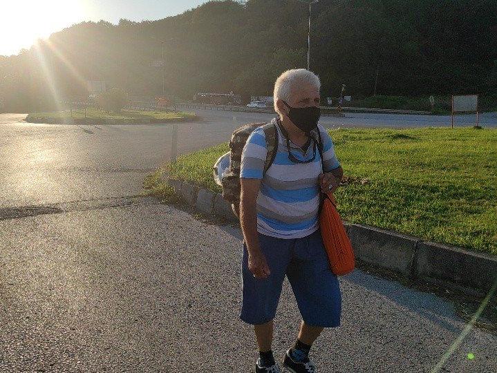 65 yaşında 5 yıldır yürüyerek seyahat ediyor