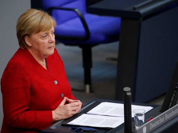 Merkel: 20 yıllık kazanımlar için Taliban'la görüşmekten kaçınılmamalı