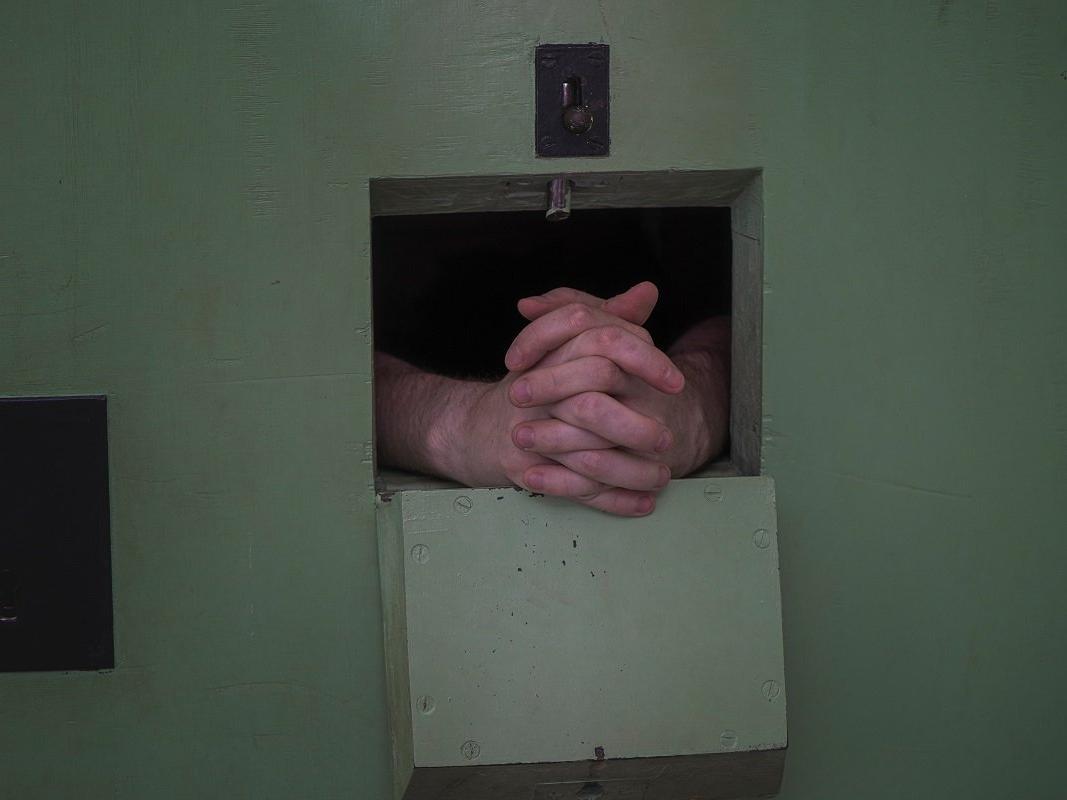 Cezaevine uyuşturucu sokan avukata 18 yıl hapis istemi