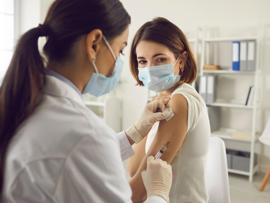 Japonya'da aşı tüpünde yabancı madde çıktı, iki kişi öldü
