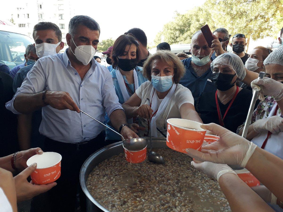 CHP'den Elazığ’da 15 bin kişiye aşure ikramı
