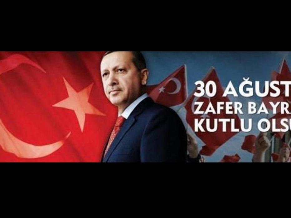 AKP ilçe yönetimi Atatürk'ün yerine Erdoğan'ın fotoğrafını koydu