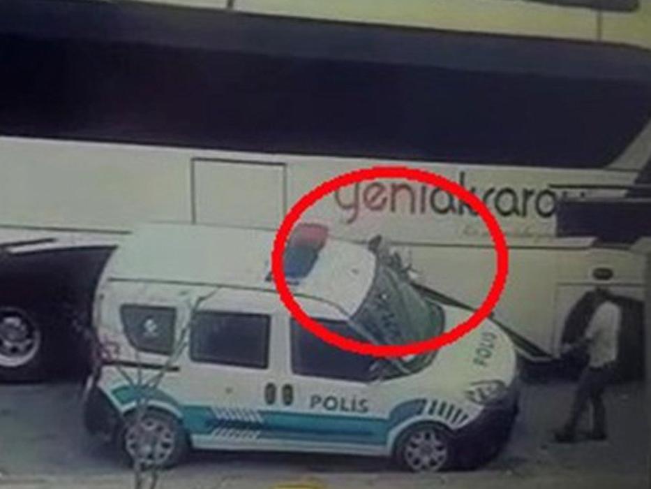 Polis memuru otobüs ile ekip otosu arasında sıkıştı