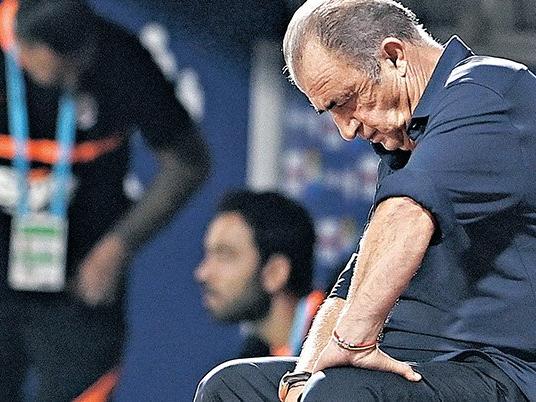 Galatasaray'da Melo ve Selçuk aranıyor! 9 transfere rağmen sorun çözülemedi...