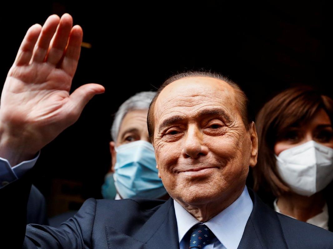 Silvio Berlusconi hastaneye kaldırıldı