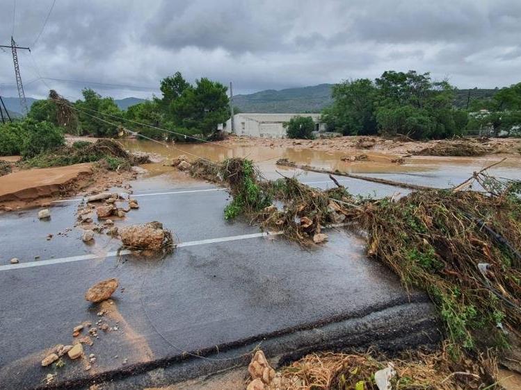 İspanya’da şiddetli yağış sele neden oldu