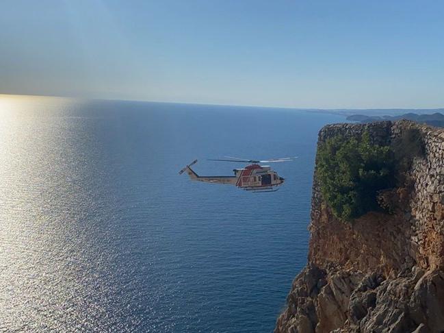 Tekli uçuş yapan yamaç paraşütçüsü, Alanya Kalesi eteklerine düştü