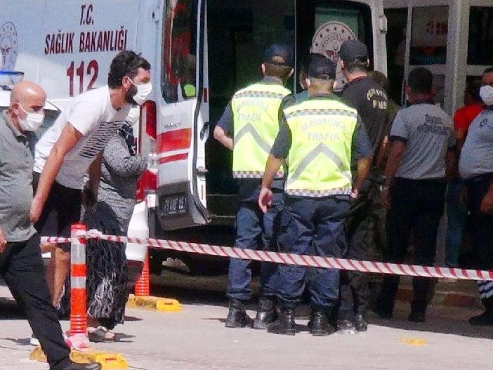 Teröristlerden üs bölgesine roketli saldırı: Bir şehit, dört yaralı