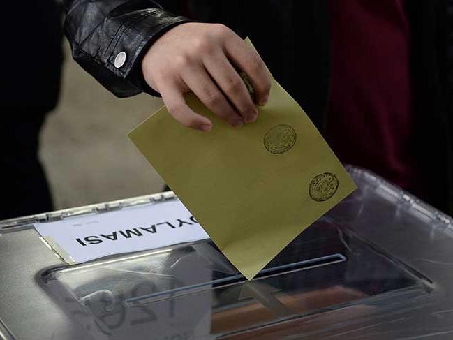 AKP ve MHP ittifakının oyları mum gibi eriyor
