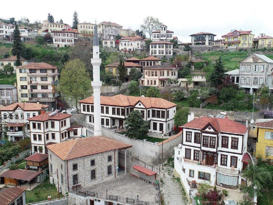 AKP'li belediye tasarrufu unuttu: 898 binlik mobilya...