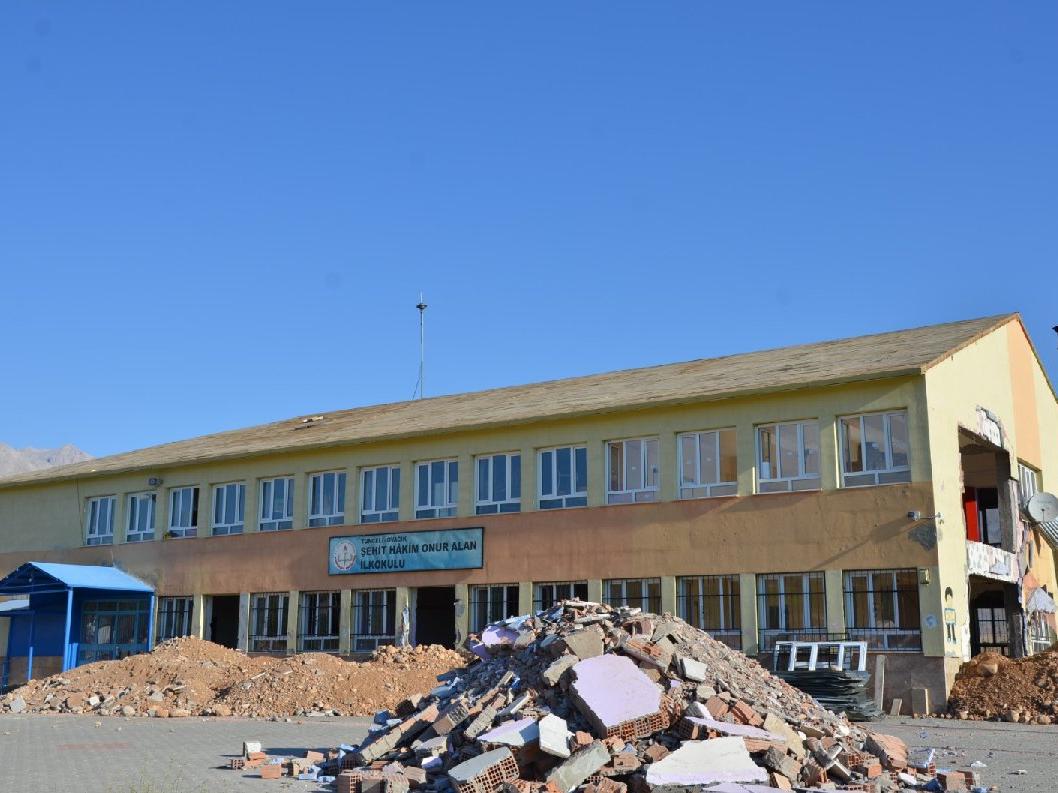 Skandal iddia: Öğrenciler yıkım kararı olan okullara nakledildi