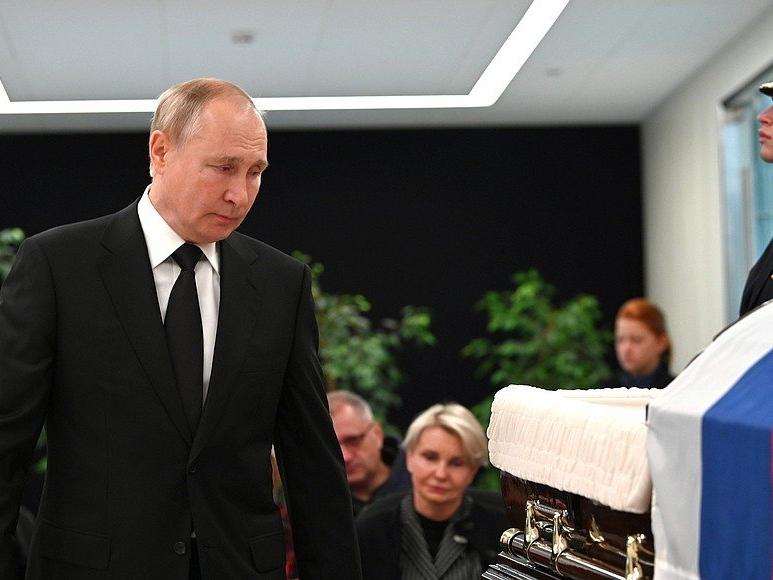Putin'den tatbikatta ölen Bakan Ziniçev'e veda