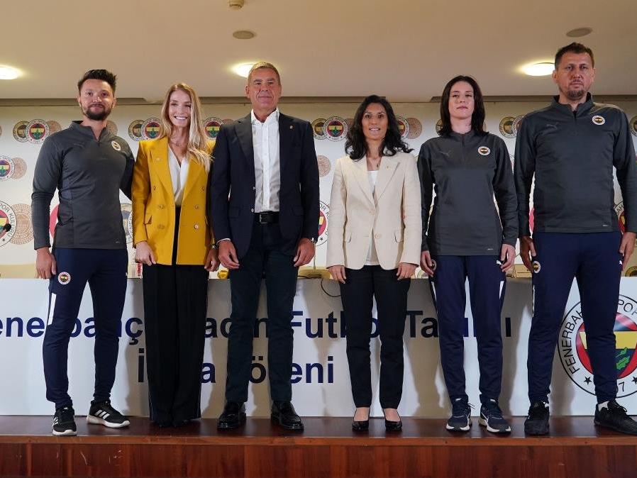 Fenerbahçe Kadın Futbol Takımı’nın imza töreni gerçekleştirildi