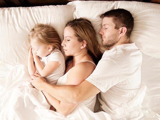 Çocukla uyumak doğru mu?