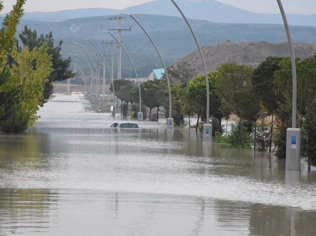 Kütahya'da sağanak yağış: 4 fabrikayı su bastı