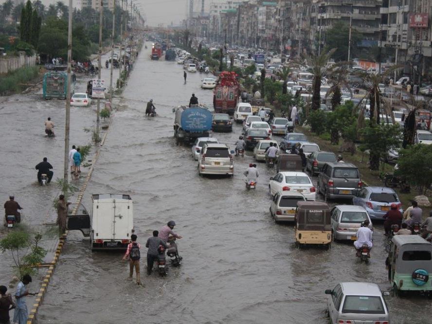 Pakistan’da şiddetli yağışlar felakete sebep oldu