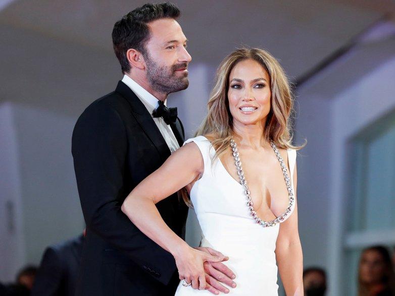 Jennifer Lopez ve Ben Affleck kırmızı halıda boy gösterdi