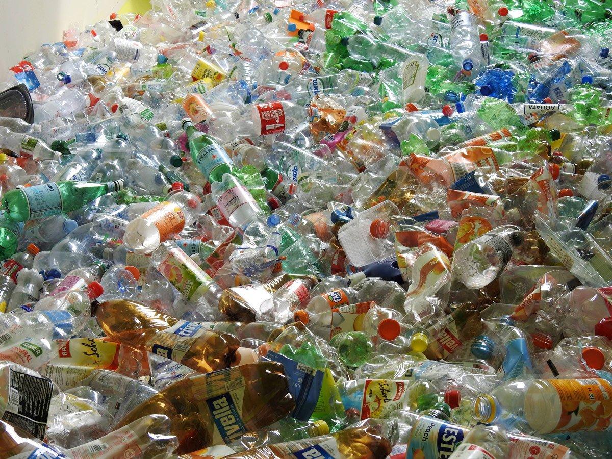 Yılda 9 milyar pet şişe satılan Türkiye niye çöp ithal ediyor?