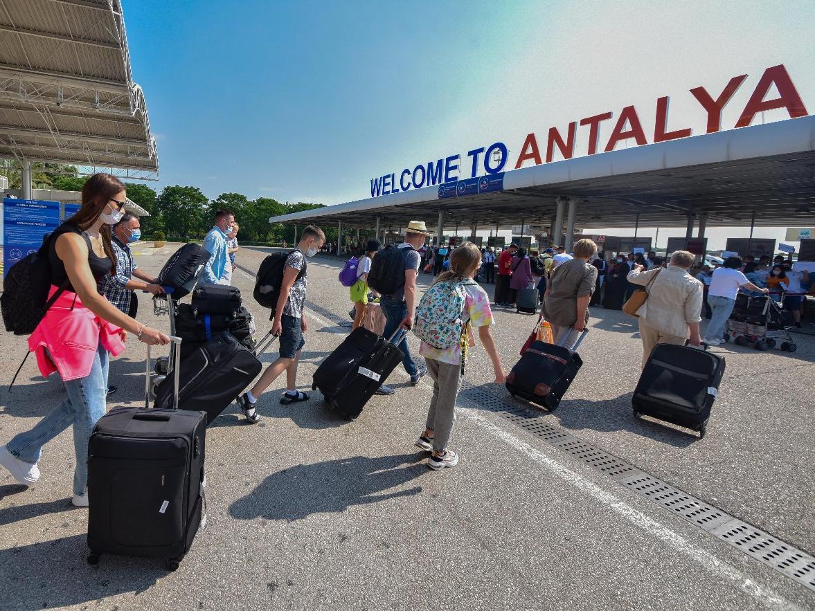 Antalya'ya gelen turist sayısı pandemi öncesine uzak