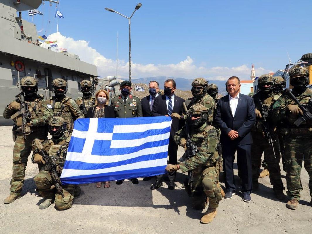 Kızılhisarlı Adası'ndan tahrik: Yunan bayrağı açtılar