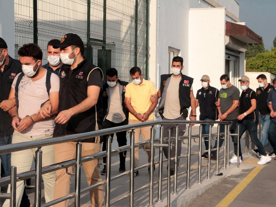 Adanada FETÖ operasyonu: 8 gözaltı