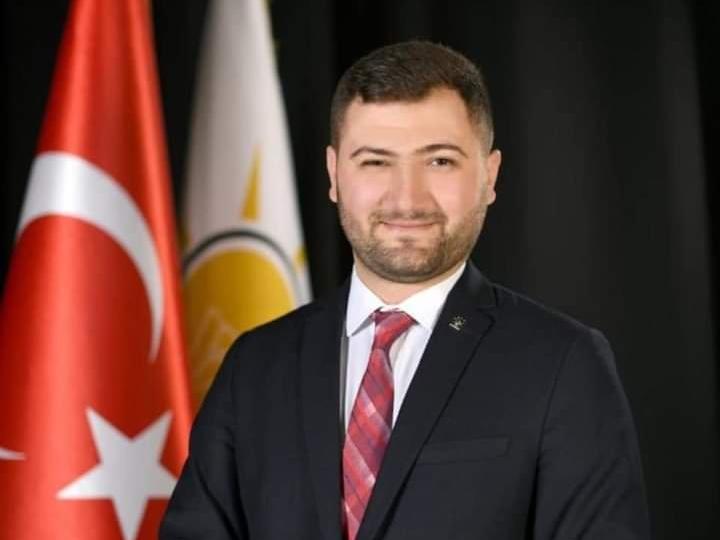 Hem sınavı kazandı hem de AKP İl Gençlik Kolları Başkanı oldu