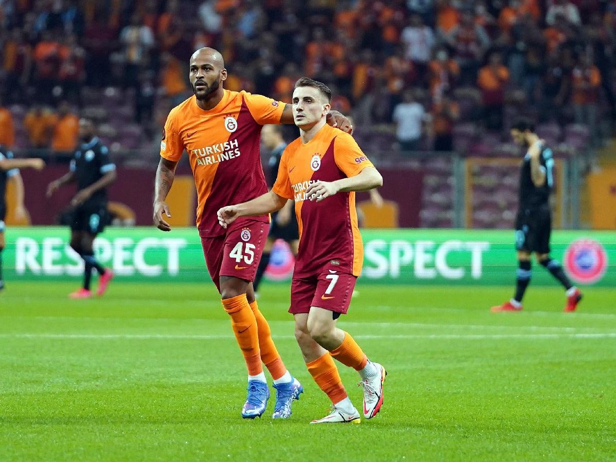 Galatasaray taraftarlarından Marcao ve Kerem tezahüratı