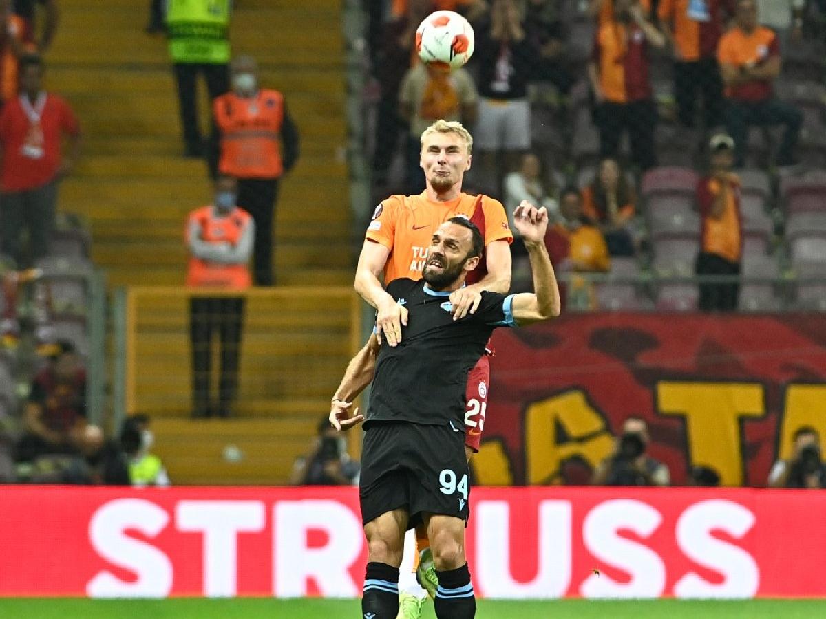 Galatasaray taraftarından Vedat Muriqi'ye tepki